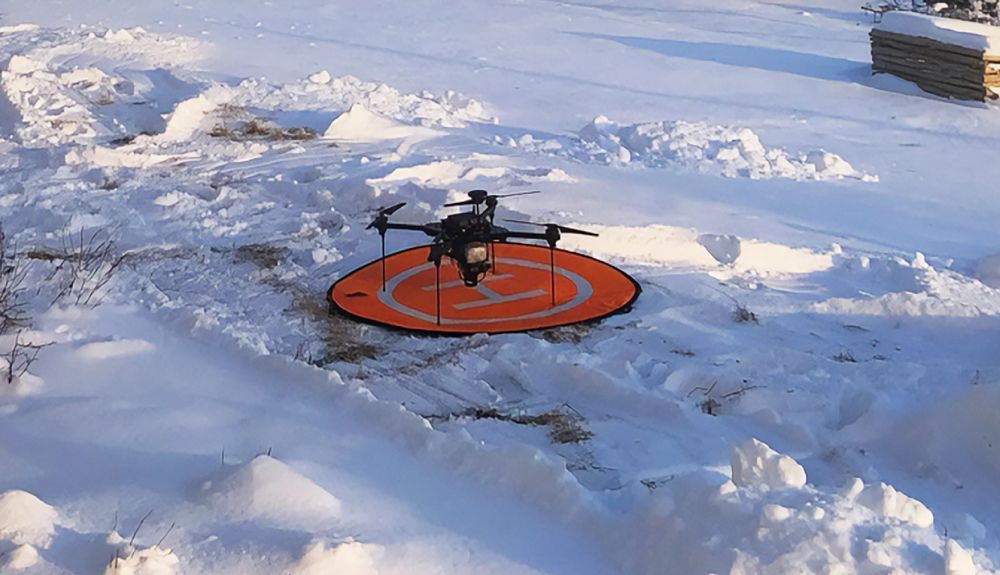 Forskerne ved Sintef bygger sine egne droner for å få dem stabile nok og for å få plass til de sensorene som trengs.