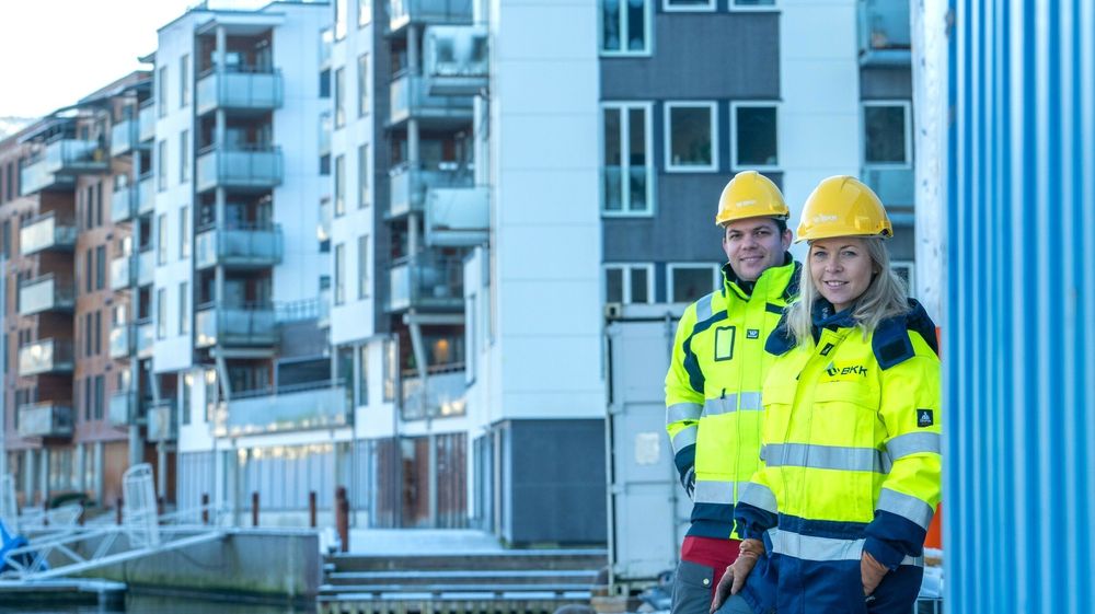 BKKs Kjetil Strand Solheim og Camilla Moster har stor tro på batteriprosjektet ved Damsgårdssundet i Bergen.