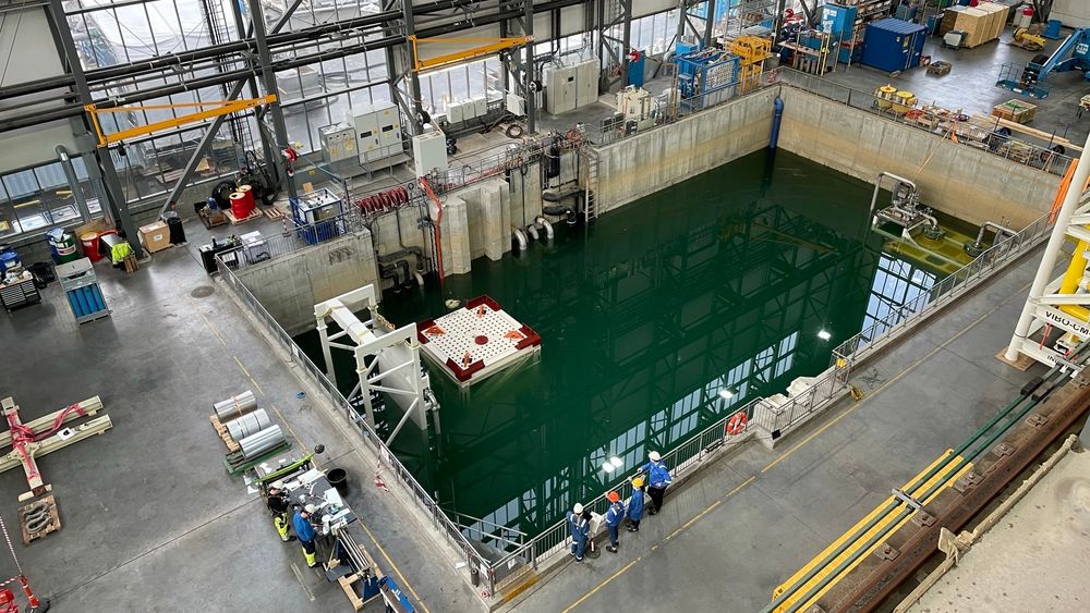 Ved OneSubseas anlegg på Horsøy i Askøy kommune ligger dette bassenget hvor nytt undervannsutstyr testes under regulerte forhold.