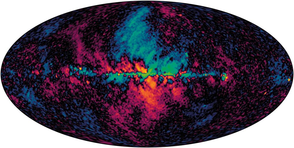 Her vises den spesielle strålingen som blir dannet når partikler fra supernova-eksplosjoner snurrer i galaksens magnetfelt. Disse signalene må også filtreres bort for å se den kosmiske bakgrunnsstrålingen.