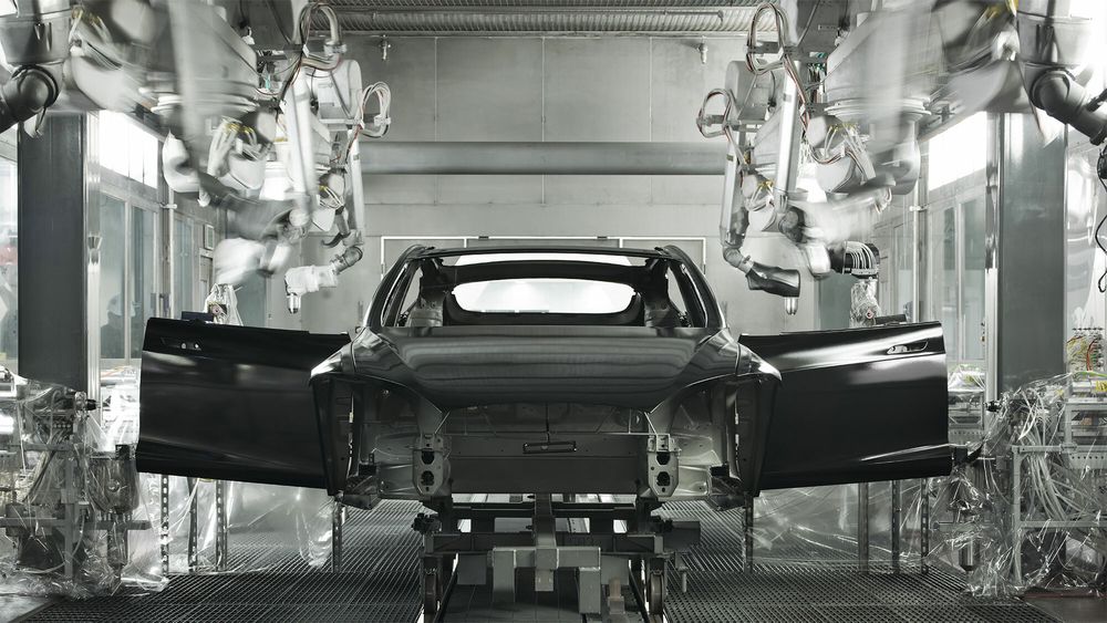 Fra produksjon av Tesla Model S.