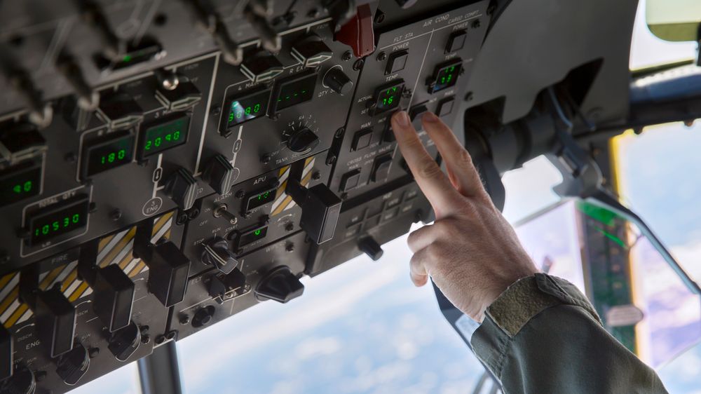 Forsvarsmateriell har bedt sivilsektoren om hjelp til å designe sin framtidige skytjenester. Nå kjemper tre IT-leverandører om milliardkontrakten. Illustrasjonsbilde fra et C-130J Hercules-fly.