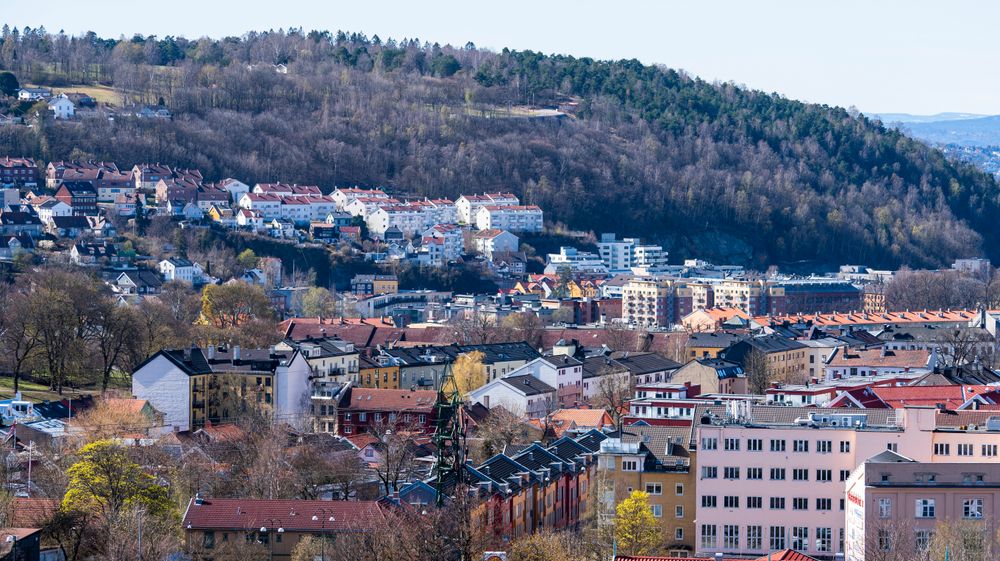 Boligutbyggerne mener boligbyggingen i Oslo vil avta de neste årene på grunn av få ferdigregulerte tomter der det kan bygges nye boliger. På bildet ser vi boligbebyggelse på Helsfyr, Vålerenga og Ekeberg i Oslo.