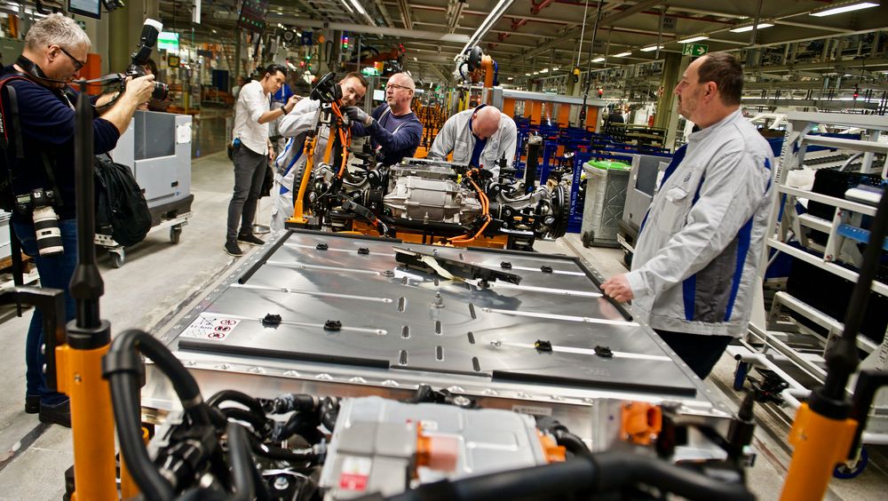 VWs Zwickau-fabrikk har gjennomgått en kraftig redesign på elbiler. Nå viser VW frem store planer for elbilbatterier.