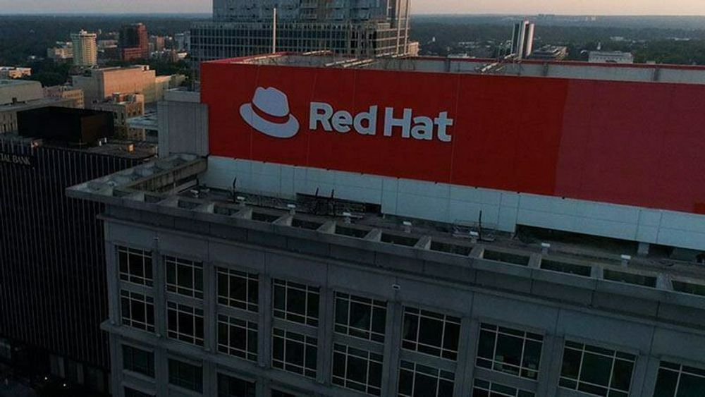Toppen av hovedkvarteret til Red Hat, i Raleigh, North Carolina.