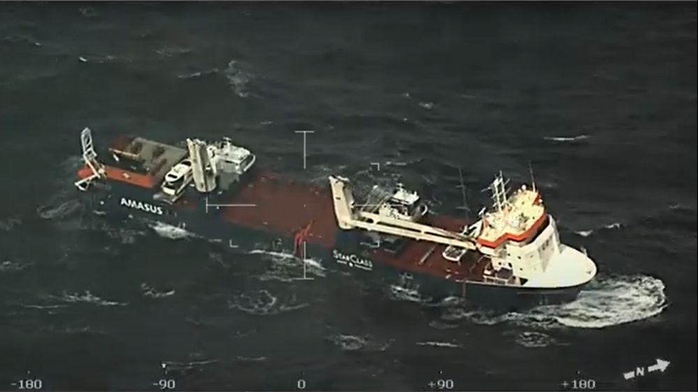 Det nederlandske lasteskip Eemslift Hendrik fikk slagside i Norskehavet mandag, og hele mannskapet er evakuert.