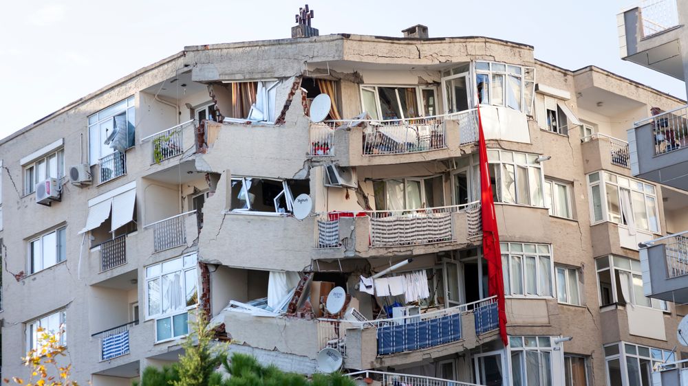  Bildet viser ødelagte bygninger etter jordskjelv i Izmir i Tyrkia 30. oktober 2020.