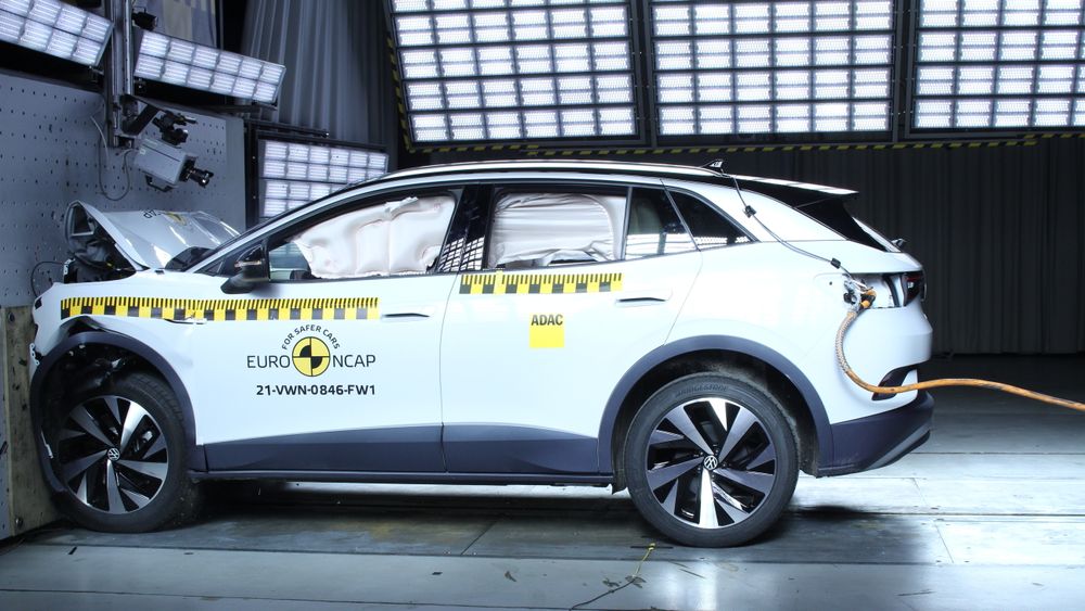 Her smeller Volkswagen ID.4 i veggen.