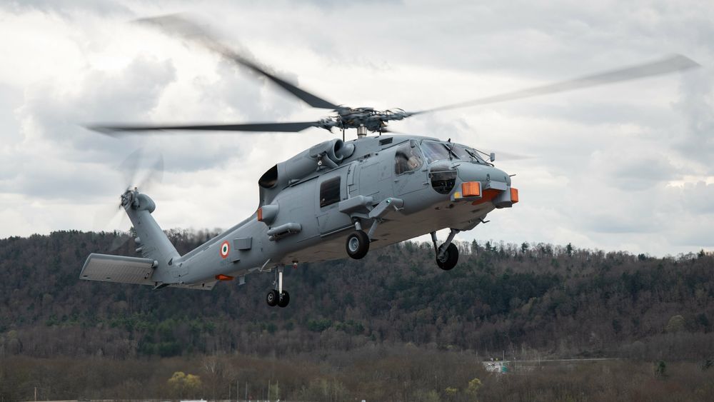 Det første Sikorsky MH-60R for India fløy første gang i 2021. En dominoeffekt av denne leveransen bidrar til at Norge får tilsvarende helikoptre usedvanlig raskt.