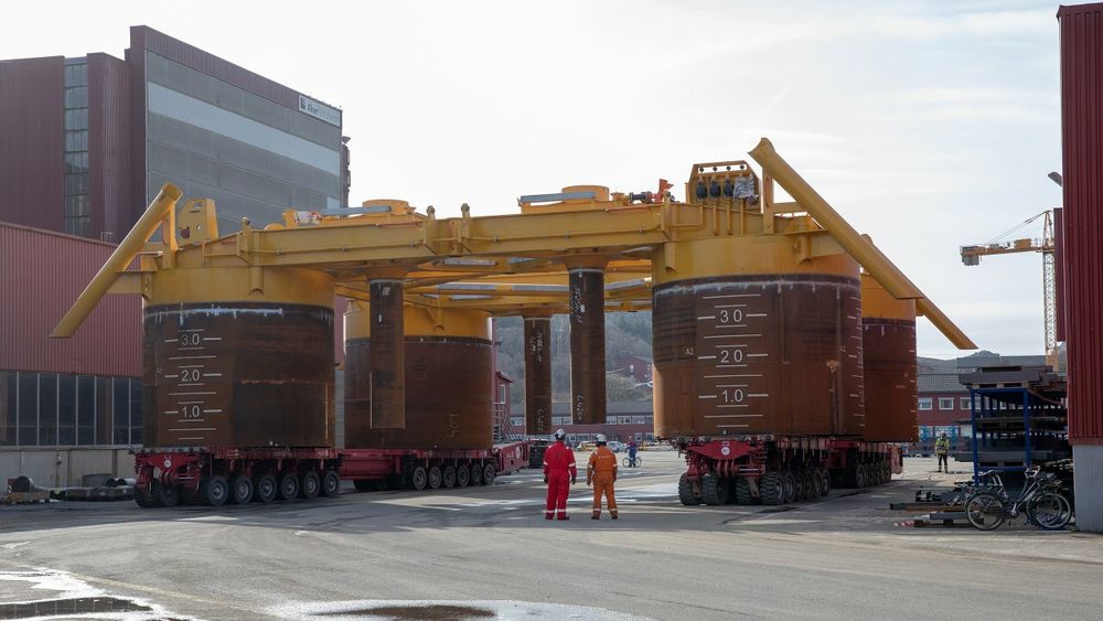 Askeladd brønnramme transporteres ut fra Aker Solutions i Egersund i 2019. 