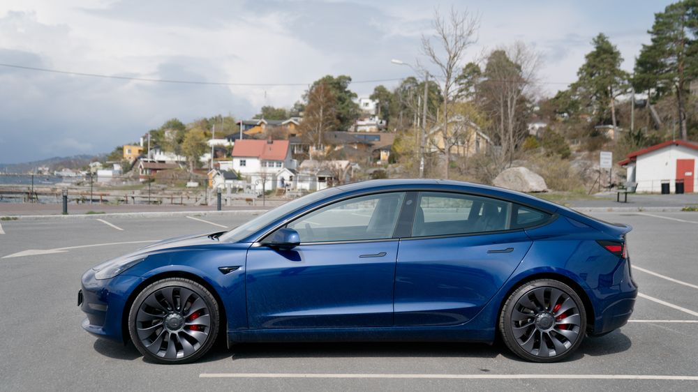 Tesla Model 3 (bildet) og Model Y leveres nå uten radar i USA og Canada.