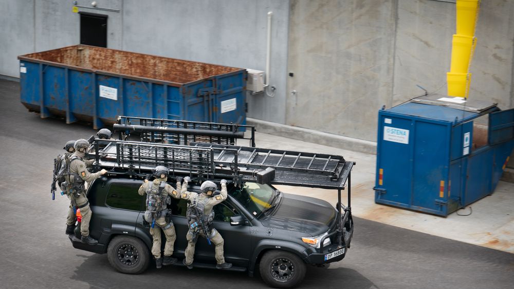 Politiets nasjonale beredskapssenter på Taraldrud ble offisielt åpnet mandag, blant annet med en demonstrasjon fra beredskapstroppen.