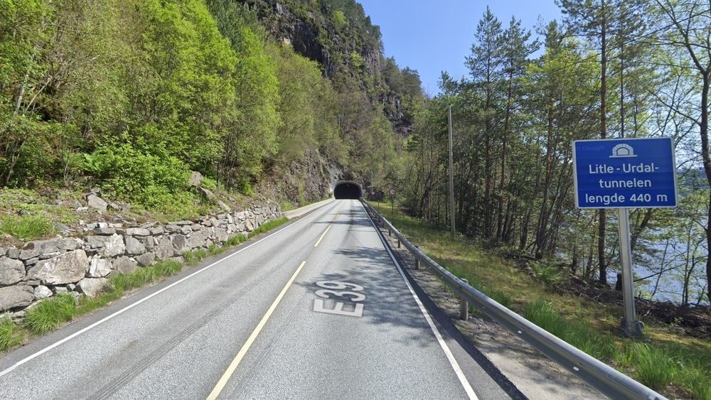 Den 440 meter lange Litle-Urdaltunnelen på E39 i Alver i Vestland blir stengt i hele uke 25. 