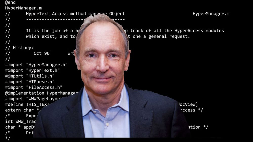 Webens far, Tim Berners-Lee, foran kildekoden til den aller første nettleseren. Det er denne kildekoden som nå kan kjøpes som en «non-fungible token». Fotografiet av Berners-Lee er fra et besøk i Oslo i 2012.