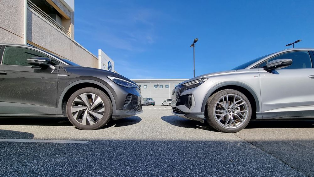 Volkswagen ID.4 (t.v.) og Audi Q4 er i stor grad like biler.