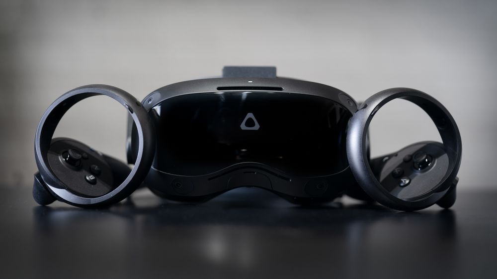 De nye, frittstående VR-brillene HTC Vive Focus 3 er laget for bruk på arbeidsplassen.