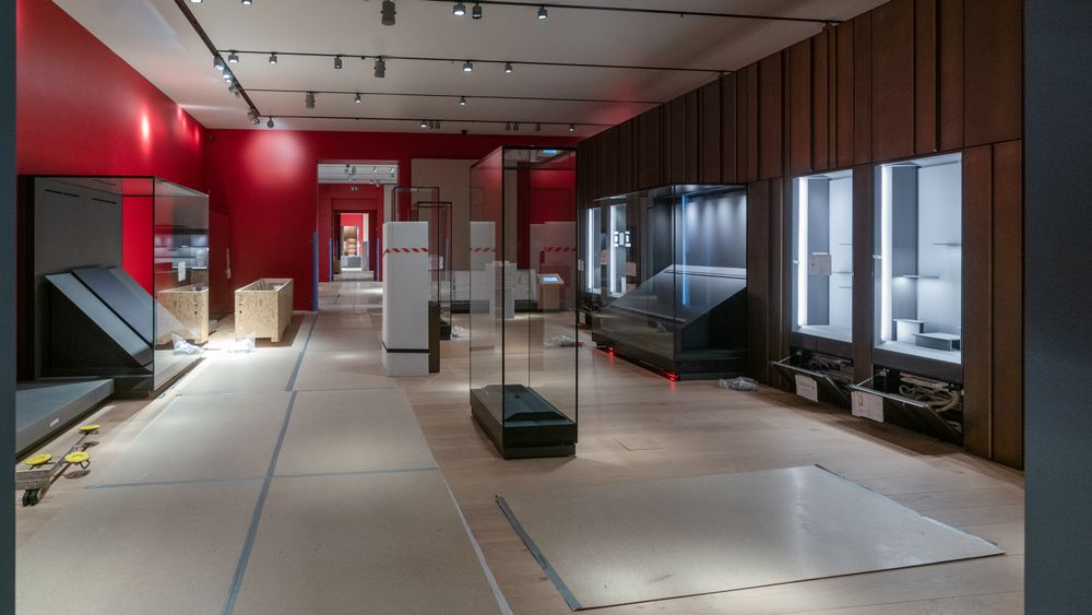 Det knappe året som gjenstår til åpningen skal de fem tusen faste verkene få sin plass i museets 89 utstillingsrom.