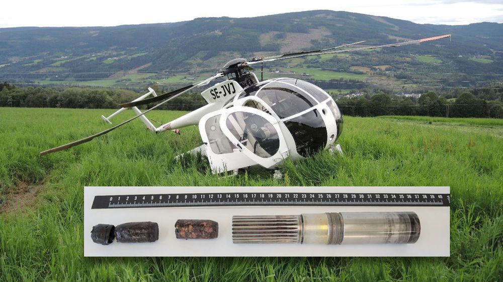 Hughes Helicopters 369D-helikopteret og de to vinkorkene som ble funnet i den inngående akslingen til hovedgirboksen.
