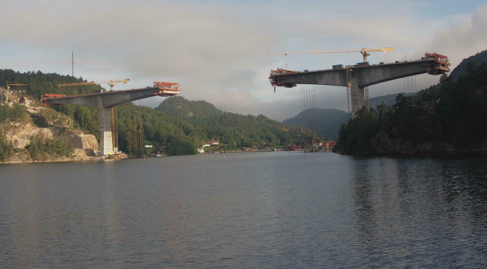 Trysfjordbrua på E39 Kristiansand-Mandal er et av prosjektene Kruse Smith arbeider med.