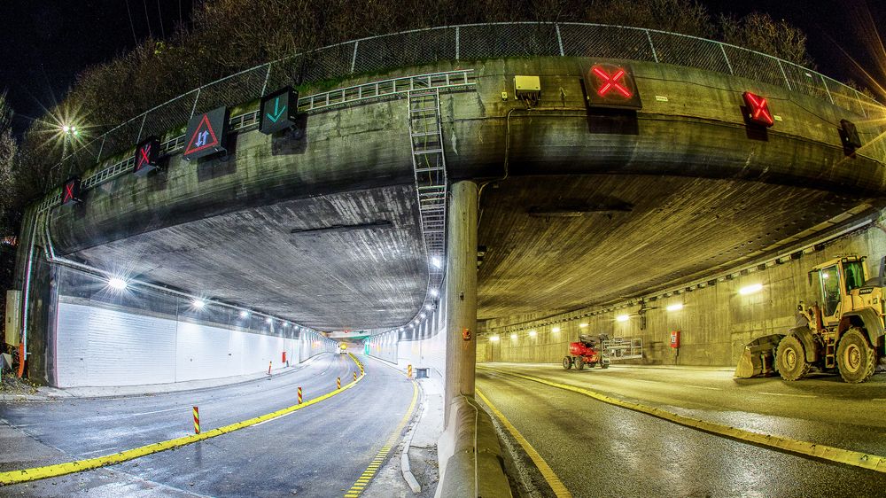 På om lag 40 m lengde av begge hovedløp av tunnelen (søndre portal) i forbindelse med Bane NORs prosjekt "Kapasitetsøkning Brynsbakken".  Det gikk med ca 2400 kubikkmeter betong og 200 tonn armering.