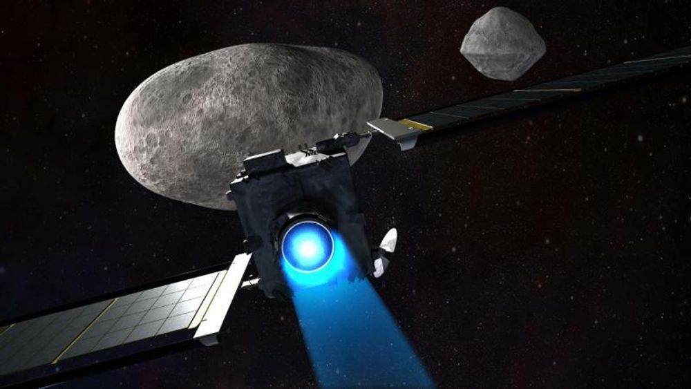 Med sin kraftige NEXT ionemotor vil romfartøyet DART smelle inn i asteroiden med 17,5 ganger lydens hastighet. Hvis den treffer...