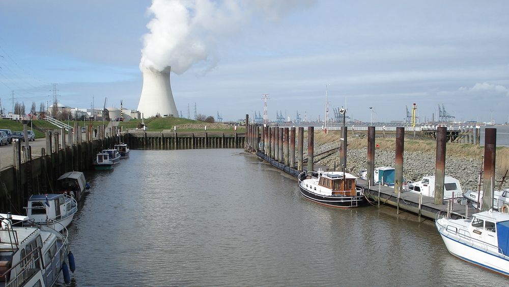 Doel-kraftverket ligger ved bredden av elva Scheldt, rett utenfor Atwerpen.