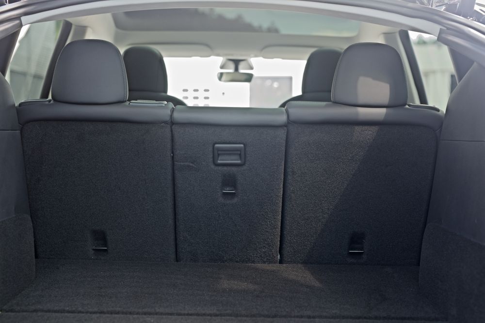 Det tredelte baksetet gjør at man kan transportere lange ting inne i bilen.