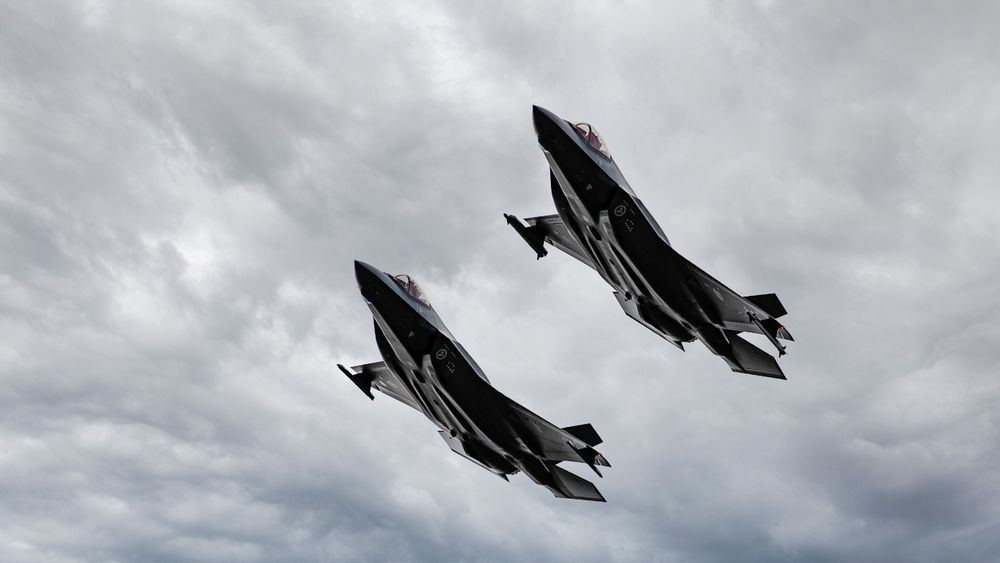To av de 28 F-35A-flyene som Luftforsvaret hittil har mottatt. Onsdag kveld lander tre nye fly på Ørland flystasjon.