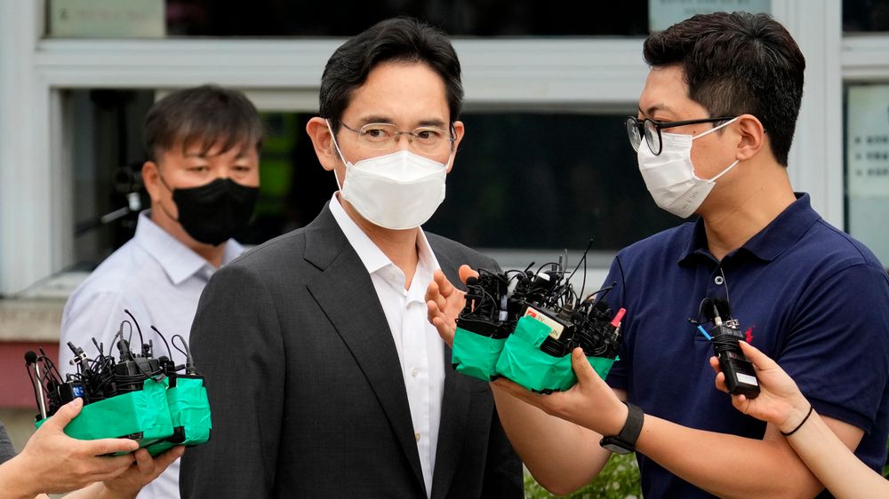 Lee Jae-yong, som formelt sett er nestleder i Samsungs styre, etter løslatelsen fra fengselet i Uiwang i Sør-Korea.