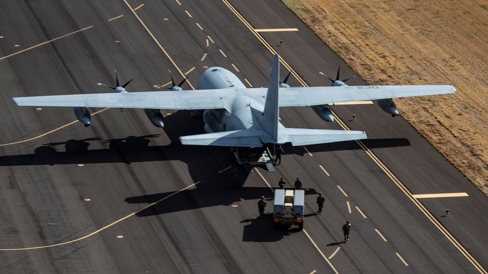 Nmesis-vogna ble fraktet med KC-130J til Pacific Missile Range Facility Barking Sands på Kauai.