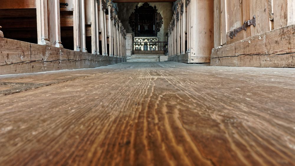 Gulvbordene stammer fra 1400-tallet og er kanskje Norges eldste gulv, men i god stand uten behov for noen form for restaurering eller utskifting.
