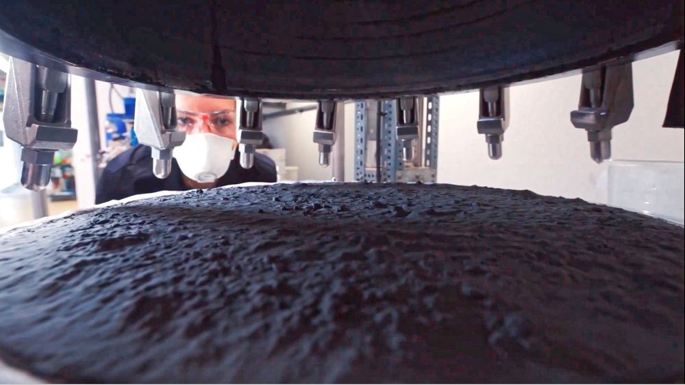 Denne gråsvarte har enorm verdi. Den er resultatet av høyt kvalifiseret demontering og resirkulering av brukte elbilbatterier.