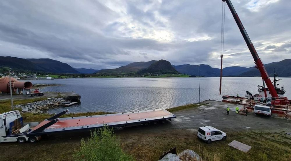 Her er verdens første brudekke sveiset ved hjelp av automatisert lasersveising klar for transport fra Prodtex  på Vanylven på Sunnmøre til Åfjord kommune i Trøndelag.