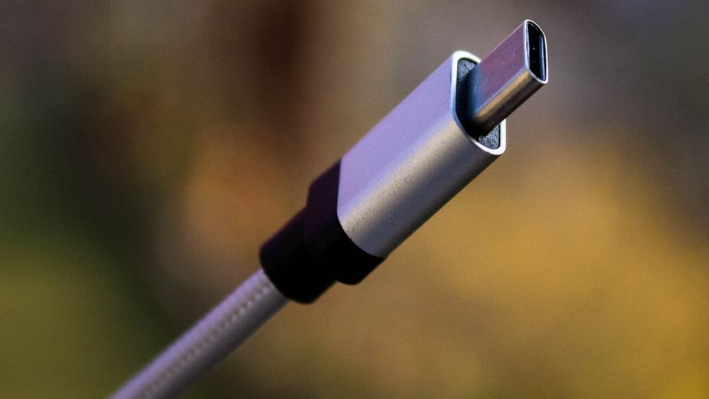 USB-C-kabler kan ha svært varierende kapasitet. Nye logoer skal gjøre det enklere å se hva kablene støtter av effekt og overføringshastighet.