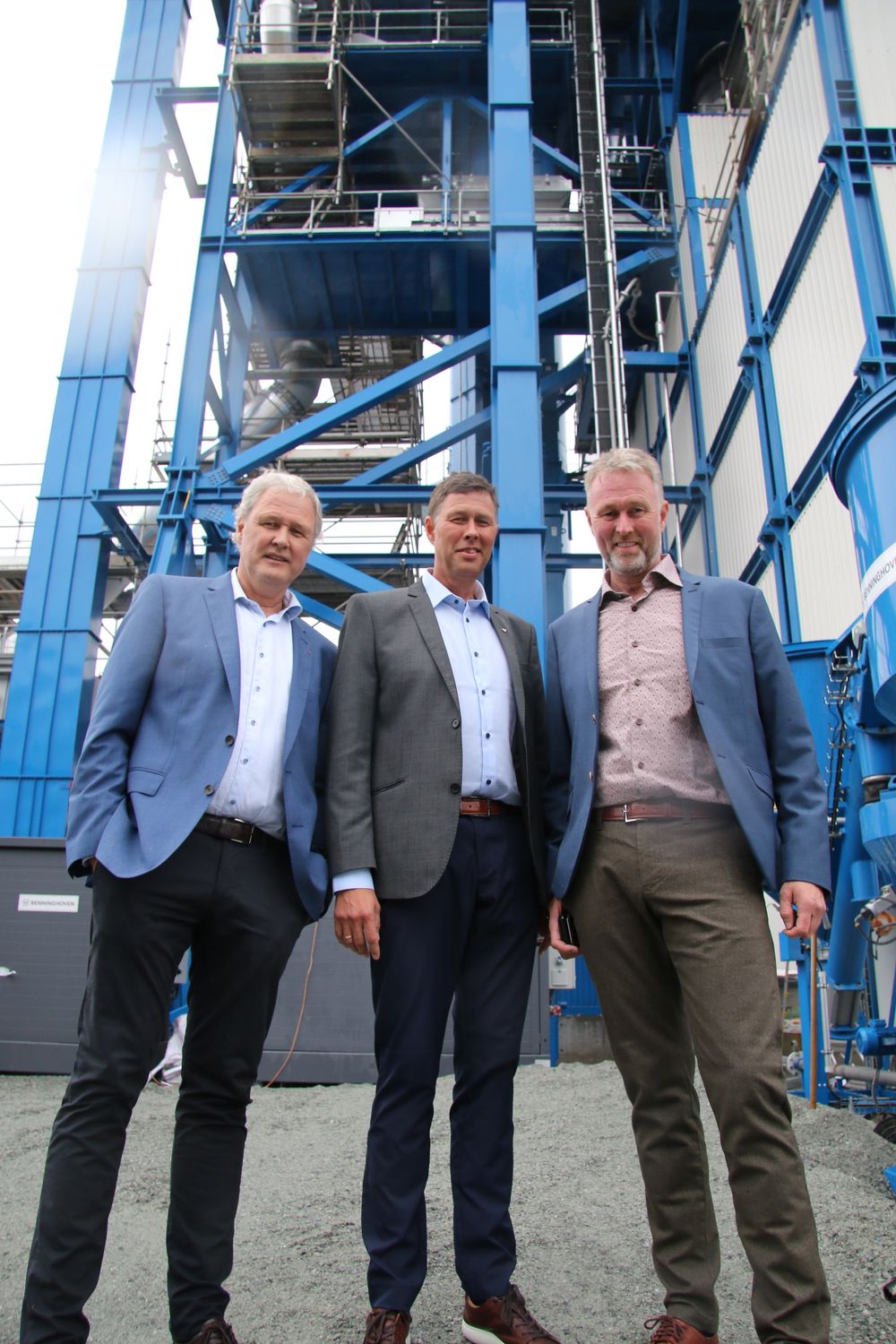 Hele ledertrioen hos Velde AS kom fra Sandnes for å delta under åpningen av det nye asfaltverket i Mandal. F.v. Reidar Velde, Harald Velde og Egil Velde.
