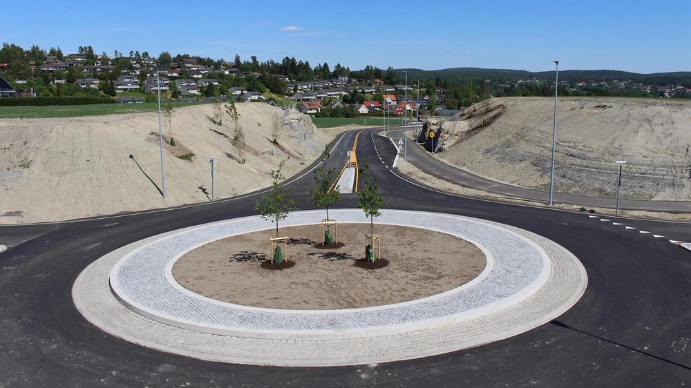 Prosjektet omhandlet bygging av 1350 meter ny vei, med 2100 meter gang- og sykkelvei langs hele fv. 279 Gardervei.