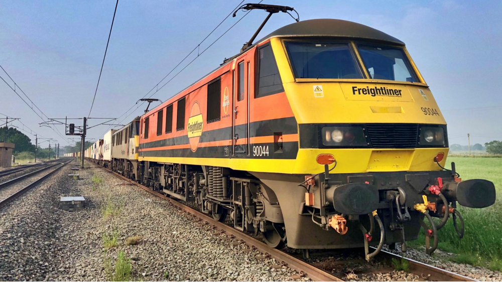 Flere britiske godsselskaper, som Freightliner, velger nå dieseldrevne tog på grunn av skyhøye strømpriser.