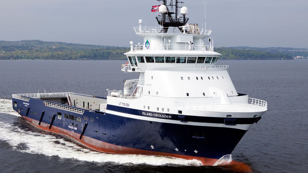 Forsyningsskipet Island Crusader har gassmotorer og ble i fjor bygget om til batterihybrid drift. I 2021 har skipet gått over til biogass og dermed blitt klimanøytralt. 