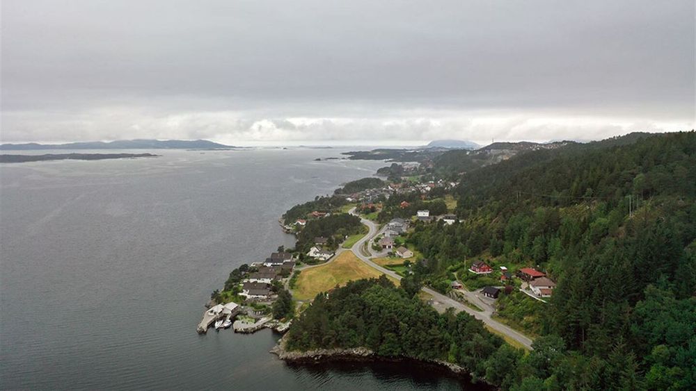 Det skal bygges 1,5 kilometer gang- og sykkelvei langs fv. 5704 Brandsøyvegen i Florø.