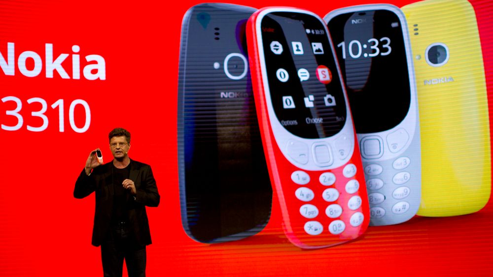 Arto Nummela, HMDs toppsjef, under lanseringen av 2017-versjonen av Nokia 3310-telefonen.
