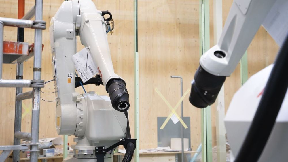 Selvlærende roboter er med i industri 4.0-konseptet på Magnor.