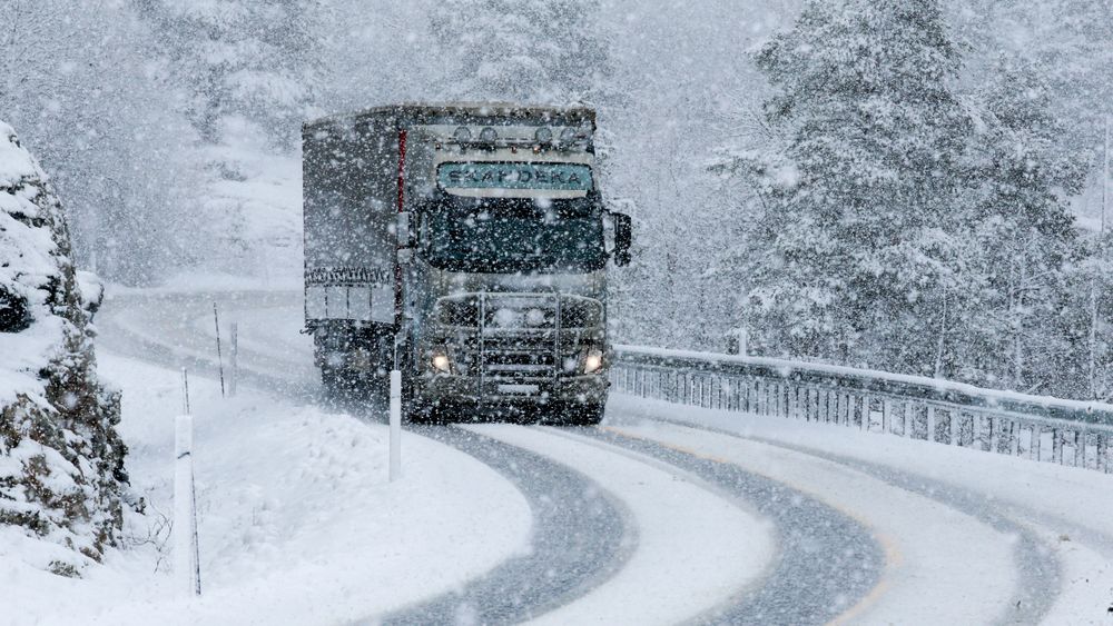 Sjåførene i vogntogene trenger døgnhvileplasser. Her er det vinterføre ved Bjorli i oktober 2018.