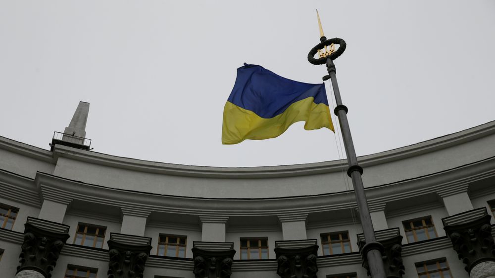Den ukrainske regjeringens nettsider er utsatt for et massivt cyberangrep. Her er regjeringsbygningen i hovedstaden Kiev.