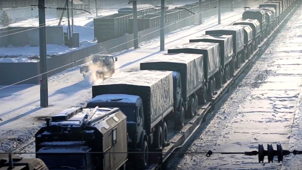 Hovedmålet for angrepet: Russiske militærkjøretøyer transporteres på tog i Hviterussland i forbindelse med en militærøvelse den 24. januar 2022.