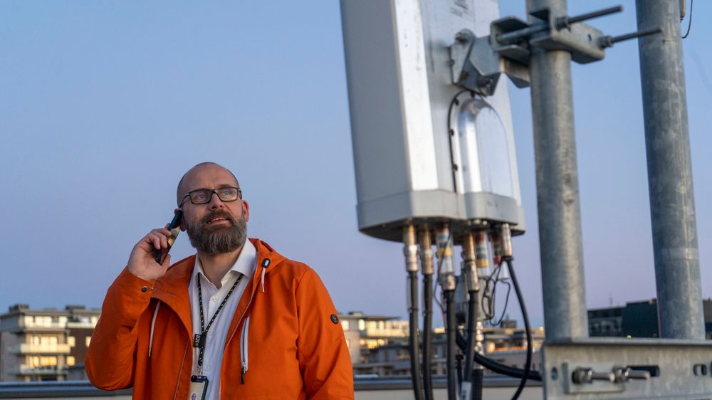 Jan-Erik Hvidsten leder teknologiavdelingen i Ice. Nå tester selskapet bredbånd via mobilnettet, først i 700 og 2100 MHz-båndene, og seinere ved hjelp av 3500 MHz-båndet, der kapasiteten er større.  
