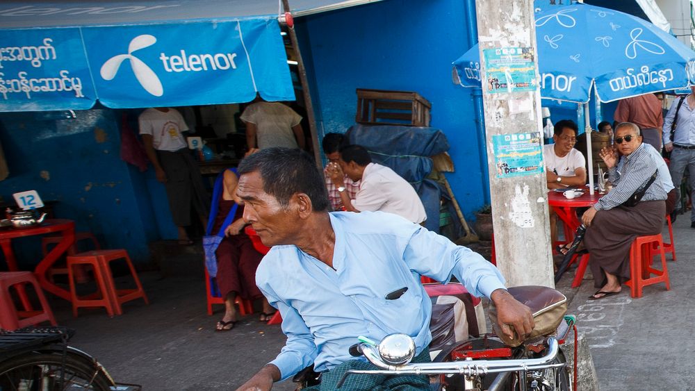 Telenor er i ferd med å selge virksomheten sin i Myanmar. Flere ber nå selskapet stanse salget. Illustrasjonsbildet er tatt ved en annen anledning.