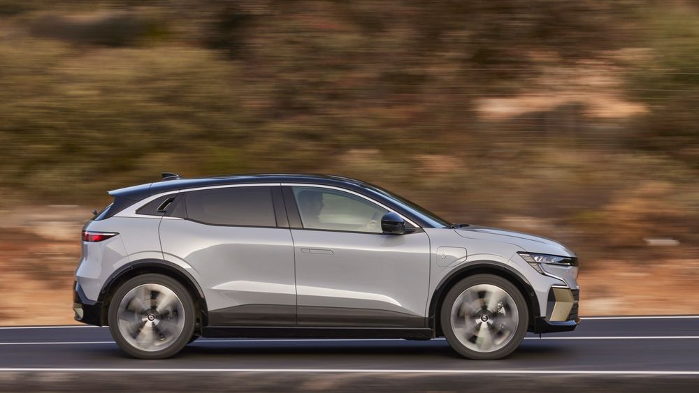 Renault Megane E-Tech leveres til kunder fra i sommer.