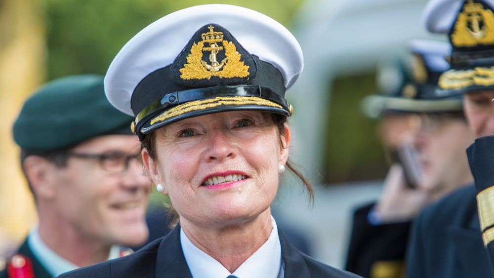 Viseadmiral Elisabeth Natvig er sjef for Forsvarsstaben og nestkommanderende i Forsvaret. Her er hun ved sin tiltredelse i 2019, da hun ble Norges første kvinnelige trestjerners admiral.