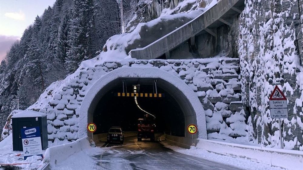 Den nye tunnelen mellom Blakset og Robjørgane i Stryn kommune avløser to gamle tunneler som var både smale og dårlige.