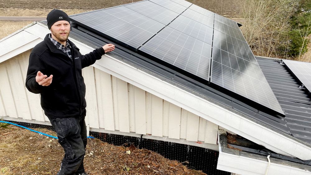 I desember installerte Joachim Øvertungset solceller på garasjetaket sitt i Holmestrand. Nå står hustaket for tur.